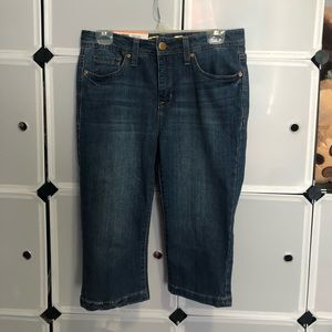 NWT Jean capris size 8